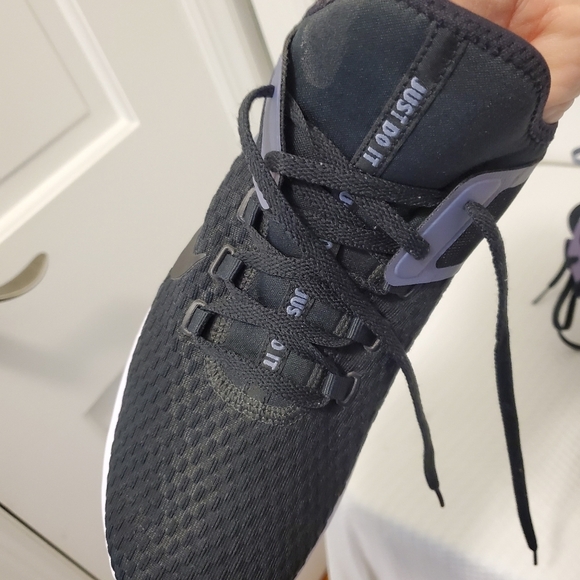 Nike Women's Air Max Bella TR Black & Irridescent Purple Size 11, Athletic - Picture 7 of 8